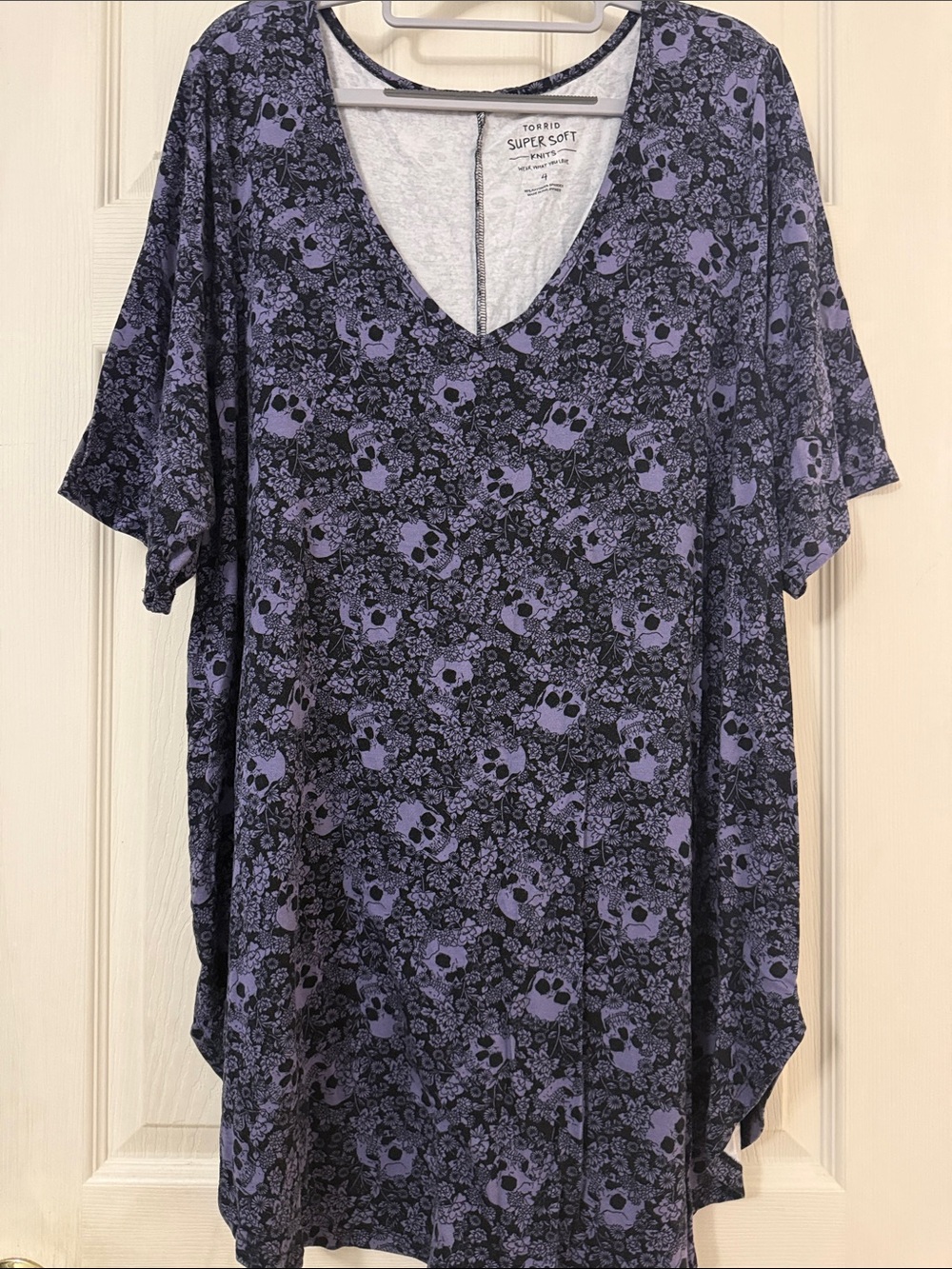 Torrid V-Neck Short Sleeve Super Soft Favorite Tunic Top Sz 4, 4X, 26
